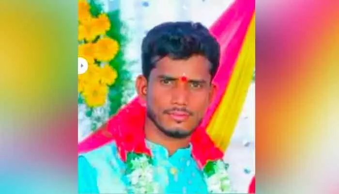 రైలు నుంచి జారి పడి యువకుడి మృతి రైలు నుంచి జారి పడి యువకుడి మృతి