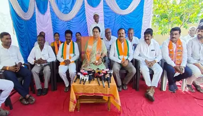కొడంగల్ లో రోడ్లు వేస్తే అభివృద్ధా..? కొడంగల్ లో రోడ్లు వేస్తే అభివృద్ధా..?