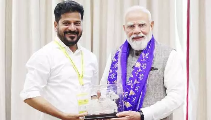 ప్రధానితో సీఎం రేవంత్ కీలక భేటీ.. మెట్రోకు నిధులు, ‘పాలమూరు’ క్లియరెన్స్పై చర్చ ప్రధానితో సీఎం రేవంత్ కీలక భేటీ.. మెట్రోకు నిధులు, ‘పాలమూరు’ క్లియరెన్స్పై చర్చ