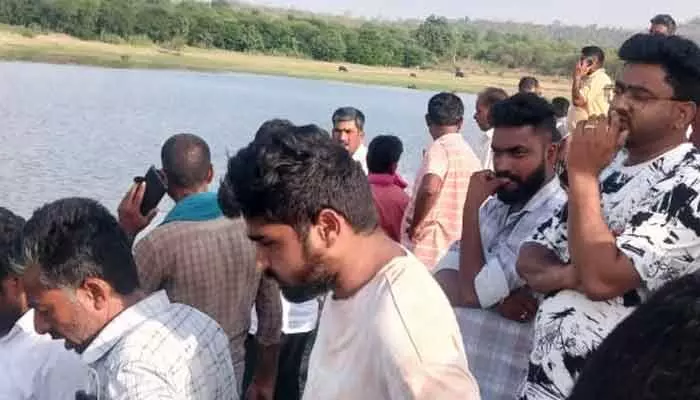 చెరువులో చేపలు పట్టబోయిన యువకుడి గల్లంతు.. చెరువులో చేపలు పట్టబోయిన యువకుడి గల్లంతు..