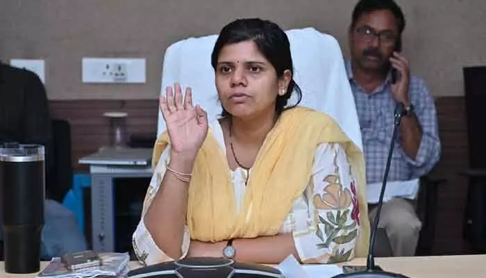 మారుమూల పల్లెలకు ఆర్టీసీ సేవలను విస్తరించాలి : కలెక్టర్ ఇలా త్రిపాఠి మారుమూల పల్లెలకు ఆర్టీసీ సేవలను విస్తరించాలి : కలెక్టర్ ఇలా త్రిపాఠి