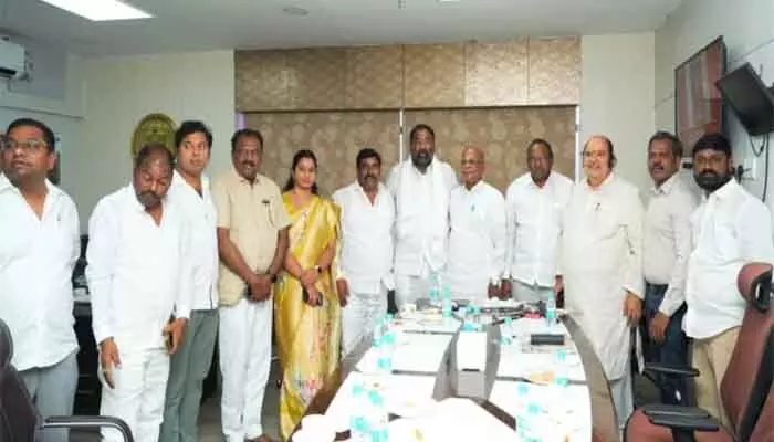 రాష్ట్ర జనాభా 7.4 శాతం ముదిరాజ్ లే : మంత్రి వాకిటి శ్రీహరి రాష్ట్ర జనాభా 7.4 శాతం ముదిరాజ్ లే : మంత్రి వాకిటి శ్రీహరి