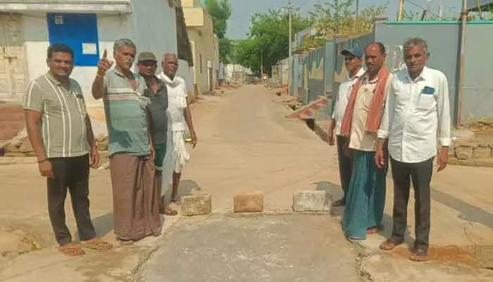 బొడ్రాయి ప్రతిష్ట స్థలాన్ని ఏకపక్షంగా నిర్ణయించడం సరైంది కాదు.. బొడ్రాయి ప్రతిష్ట స్థలాన్ని ఏకపక్షంగా నిర్ణయించడం సరైంది కాదు..