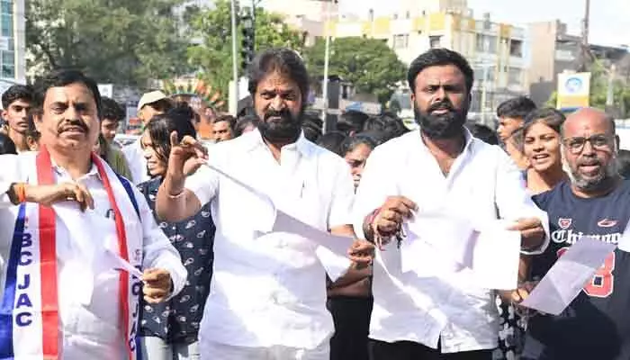 ఫీజు రీయింబర్స్మెంట్ బకాయిలు వెంటనే విడుదల చేయాలి: మాజీ మంత్రి ఫీజు రీయింబర్స్మెంట్ బకాయిలు వెంటనే విడుదల చేయాలి: మాజీ మంత్రి