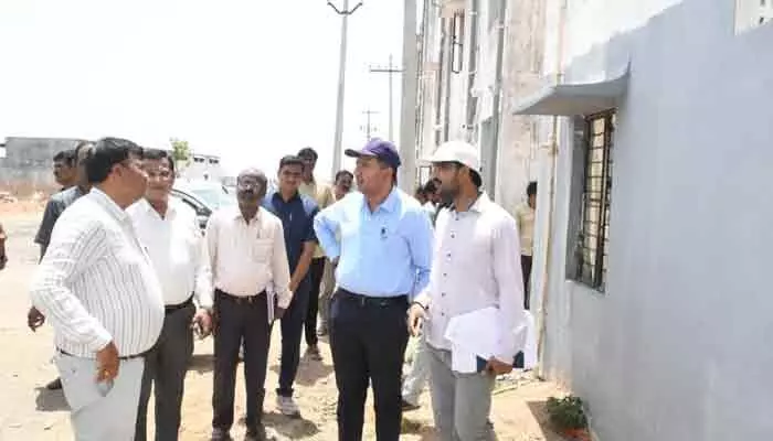 డబుల్ ఇళ్ల పనులు వేగవంతం చేయాలి: జిల్లా కలెక్టర్ రాజర్షి షా డబుల్ ఇళ్ల పనులు వేగవంతం చేయాలి: జిల్లా కలెక్టర్ రాజర్షి షా