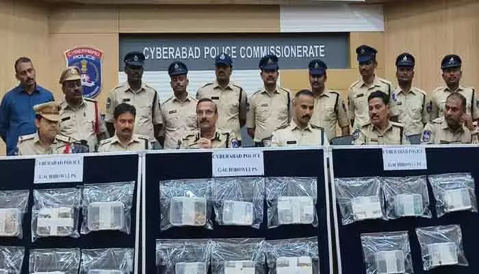 హైదరాబాద్లో భారీ చోరీ కేసు ఛేదించిన పోలీసులు.. నేపాలీల అరెస్ట్! హైదరాబాద్లో భారీ చోరీ కేసు ఛేదించిన పోలీసులు.. నేపాలీల అరెస్ట్!