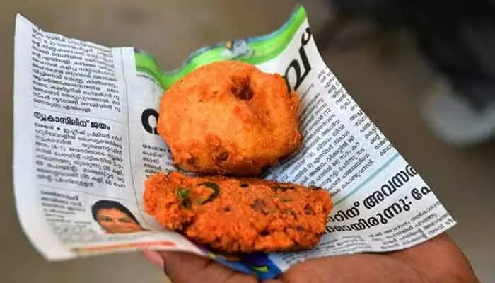 ఆహార పదార్థాలను న్యూస్ పేపర్పై పెట్టుకొని తినడం.. ఎంత డేంజరో తెలుసా? ఆహార పదార్థాలను న్యూస్ పేపర్పై పెట్టుకొని తినడం.. ఎంత డేంజరో తెలుసా?