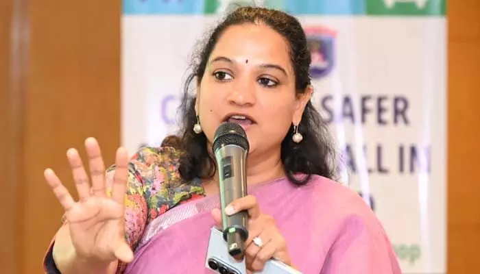 సురక్షిత వీధులు - అందరి హక్కు: సీఎంసీ కమిషనర్ సృజన సురక్షిత వీధులు - అందరి హక్కు: సీఎంసీ కమిషనర్ సృజన