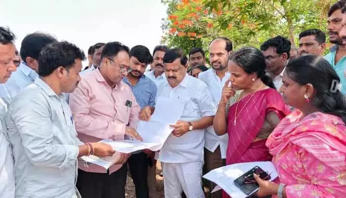 గుడిపల్లి మండల సమీకృత కార్యాలయాలకు స్థల పరిశీలన: ఎమ్మెల్యే గుడిపల్లి మండల సమీకృత కార్యాలయాలకు స్థల పరిశీలన: ఎమ్మెల్యే