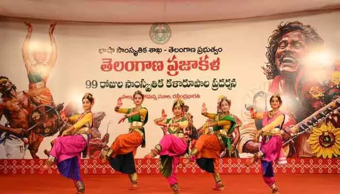 ఆకట్టుకున్న పేరిణి నృత్య ప్రదర్శనలు ఆకట్టుకున్న పేరిణి నృత్య ప్రదర్శనలు