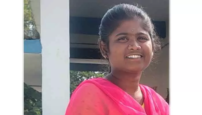 ఉరేసుకొని యువతి ఆత్మహత్య ఉరేసుకొని యువతి ఆత్మహత్య