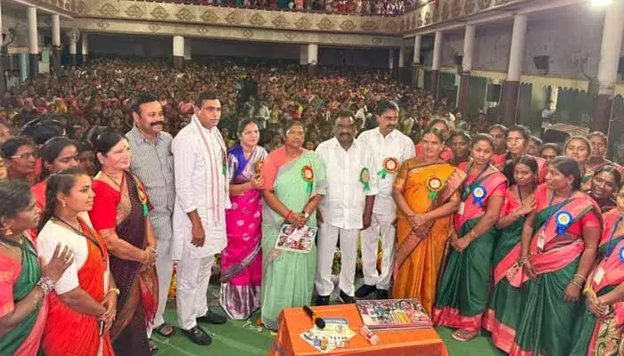 గ్రామాలపై మరింత ఫోకస్.. జిల్లాలకు స్పెషల్ ఆఫీసర్ల నియామకం: మంత్రి కీలక నిర్ణయం గ్రామాలపై మరింత ఫోకస్.. జిల్లాలకు స్పెషల్ ఆఫీసర్ల నియామకం: మంత్రి కీలక నిర్ణయం