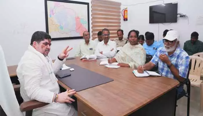అభివృద్ధి పనుల్లో వేగం పెంచాలి : మంత్రి పొన్నం అభివృద్ధి పనుల్లో వేగం పెంచాలి : మంత్రి పొన్నం