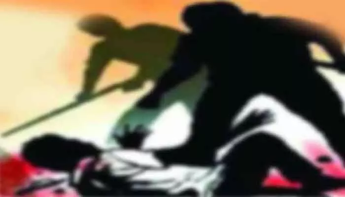 భూవివాదంలో తమ్ముడు దాడి.. అన్నకు గాయాలు భూవివాదంలో తమ్ముడు దాడి.. అన్నకు గాయాలు