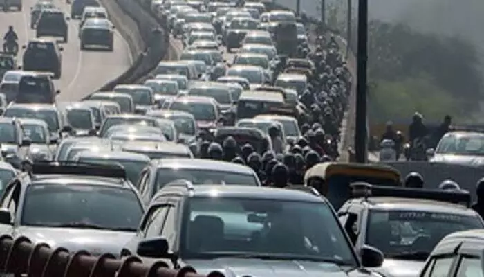 Vehicles: ఒకదానితో ఒకటి మాట్లాడుకోనున్న వాహనాలు Vehicles: ఒకదానితో ఒకటి మాట్లాడుకోనున్న వాహనాలు