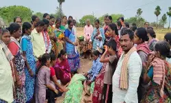 ఉపాధి హామీ పనిలో విషాదం.. గుండెపోటుతో మహిళా కూలీ మృతి ఉపాధి హామీ పనిలో విషాదం.. గుండెపోటుతో మహిళా కూలీ మృతి