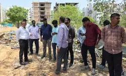 ఖానామేట్ లో 15 ఎక‌రాల ప్ర‌భుత్వ భూమి కాపాడిన రెవెన్యూ అధికారులు