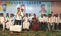 ఓట్ల వేటలో ‘కేంద్రం’ దొంగదారి: మంత్రి పొంగులేటి ఓట్ల వేటలో ‘కేంద్రం’ దొంగదారి: మంత్రి పొంగులేటి