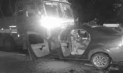 లారీ, కారు ఎదురెదురుగా ఢీకొనడంతో ఇద్దరు మృతి లారీ, కారు ఎదురెదురుగా ఢీకొనడంతో ఇద్దరు మృతి