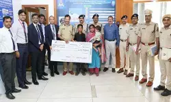 పోలీస్ శాఖ మానవత్వం.. హోంగార్డుల కుటుంబాలకు రూ.38 లక్షల చెక్కు అందజేత