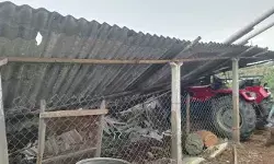 భారీ ఈదురు గాలితో కూడిన భారీ వర్షం..