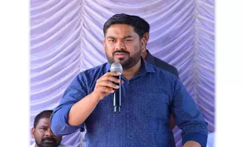 స‌మాచారం లేకుండా విధుల‌కు గైర్హాజ‌రైన అంగ‌న్ వాడీ ఉద్యోగుల‌పై వేటు
