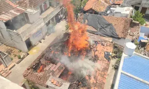 షార్ట్ సర్క్యూట్‌తో భారీ అగ్నిప్రమాదం.. రూ.8 లక్షల ఆస్తి నష్టం