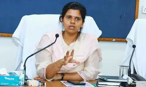 నర్సింగ్ కాలేజ్ ను సందర్శించిన కలెక్టర్