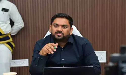 విధి నిర్వ‌హ‌ణ‌లో నిర్ల‌క్ష్యం వ‌హిస్తే క‌ఠిన చ‌ర్య‌లు త‌ప్ప‌వు : క‌లెక్ట‌ర్ హేమంత కేశ‌వ్ పాటిల్
