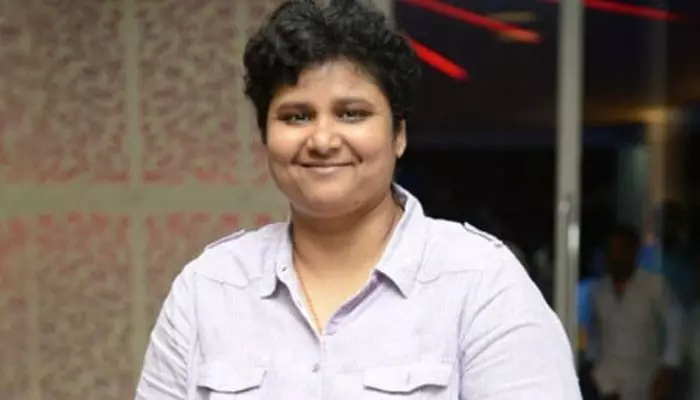 సినిమా రిలీజ్ ముందు హడావిడి అందుకే.. ఇండస్ట్రీ టాప్ సీక్రెట్ బయటపెట్టిన నందిని రెడ్డి సినిమా రిలీజ్ ముందు హడావిడి అందుకే.. ఇండస్ట్రీ టాప్ సీక్రెట్ బయటపెట్టిన నందిని రెడ్డి