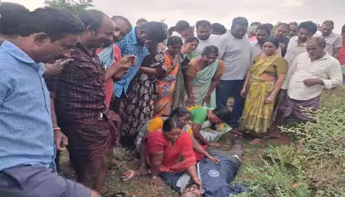 ద్వారకుంట గ్రామంలో విషాదం.. విద్యుదాఘాతంతో యువకుడు మృతి ద్వారకుంట గ్రామంలో విషాదం.. విద్యుదాఘాతంతో యువకుడు మృతి