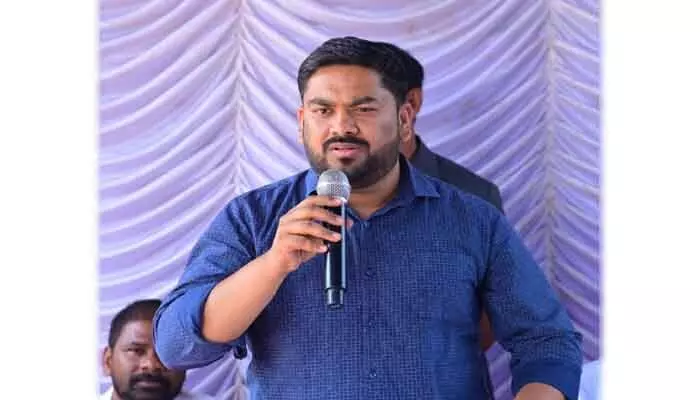 సమాచారం లేకుండా విధులకు గైర్హాజరైన అంగన్ వాడీ ఉద్యోగులపై వేటు సమాచారం లేకుండా విధులకు గైర్హాజరైన అంగన్ వాడీ ఉద్యోగులపై వేటు