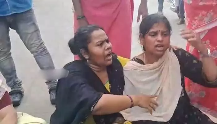 కాకినాడలో బాలిక అనుమానాస్పద మృతి కాకినాడలో బాలిక అనుమానాస్పద మృతి