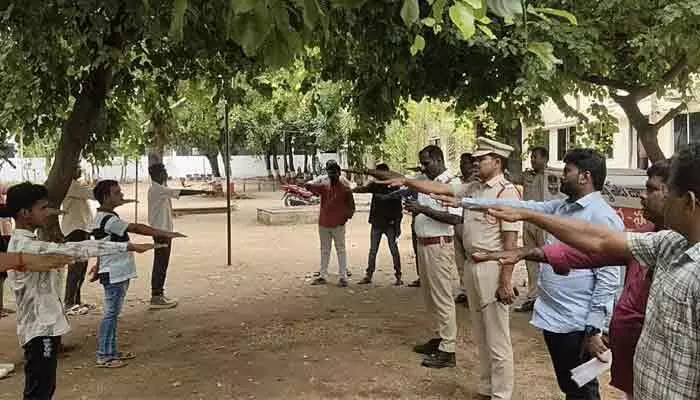 రేస్ కళాశాలలో డ్రగ్స్ అవగాహన కార్యక్రమం రేస్ కళాశాలలో డ్రగ్స్ అవగాహన కార్యక్రమం