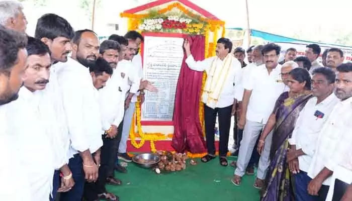 ప్రజా ప్రభుత్వంలో విద్యుత్ రంగ అభివృద్ధికి పెద్దపీట: మంత్రి పొంగులేటి ప్రజా ప్రభుత్వంలో విద్యుత్ రంగ అభివృద్ధికి పెద్దపీట: మంత్రి పొంగులేటి