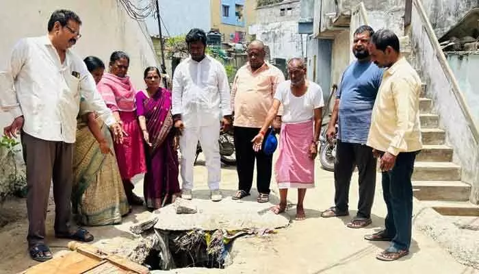 బౌద్ధనగర్ డివిజన్లో పర్యటించిన మేకల కీర్తి హర్షకిరణ్.. బౌద్ధనగర్ డివిజన్లో పర్యటించిన మేకల కీర్తి హర్షకిరణ్..