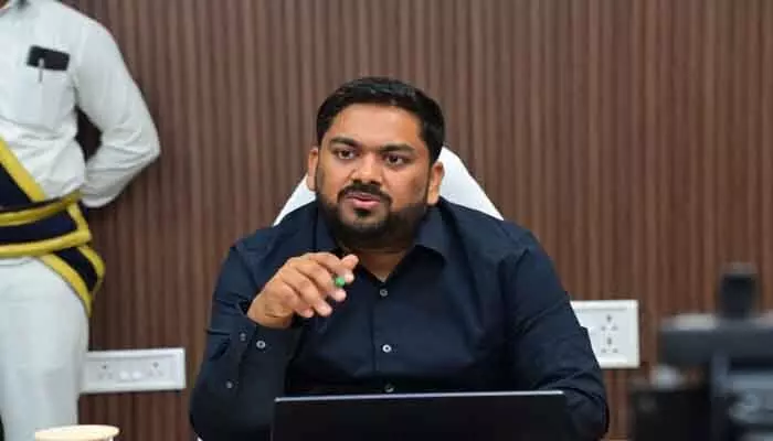 విధి నిర్వహణలో నిర్లక్ష్యం వహిస్తే కఠిన చర్యలు తప్పవు : కలెక్టర్ హేమంత కేశవ్ పాటిల్ విధి నిర్వహణలో నిర్లక్ష్యం వహిస్తే కఠిన చర్యలు తప్పవు : కలెక్టర్ హేమంత కేశవ్ పాటిల్