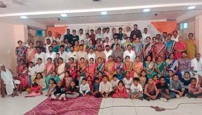 తరాల బంధం.. ఒకే గొడుకు కిందకు నాలుగు తరాల కుటుంబం తరాల బంధం.. ఒకే గొడుకు కిందకు నాలుగు తరాల కుటుంబం