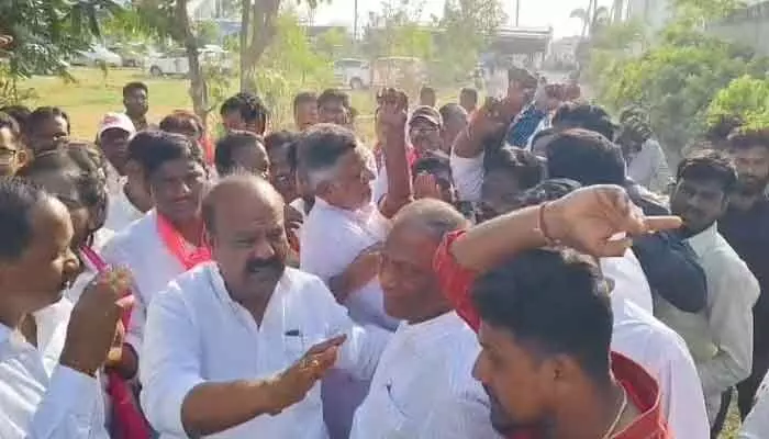 భూపాలపల్లి బీఆర్ఎస్లో భగ్గుమన్న విభేదాలు భూపాలపల్లి బీఆర్ఎస్లో భగ్గుమన్న విభేదాలు