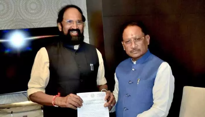ఛత్తీస్గఢ్ సీఎం విష్ణుదేవ్సాయితో మంత్రి ఉత్తమ్ భేటీ ఛత్తీస్గఢ్ సీఎం విష్ణుదేవ్సాయితో మంత్రి ఉత్తమ్ భేటీ