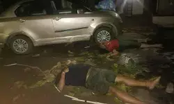 కారుపై పడ్డ కొమ్మలు తీస్తుండగా కరెంట్ షాక్.. తండ్రి, కూతురు మృతి.. తల్లి పరిస్థితి విషమం కారుపై పడ్డ కొమ్మలు తీస్తుండగా కరెంట్ షాక్.. తండ్రి, కూతురు మృతి.. తల్లి పరిస్థితి విషమం