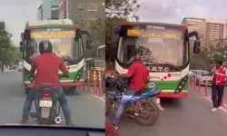 హైదరాబాద్లో ఆర్టీసీ డ్రైవర్ బరితెగింపు.. రాంగ్ రూట్లో వచ్చి హల్ చల్ హైదరాబాద్లో ఆర్టీసీ డ్రైవర్ బరితెగింపు.. రాంగ్ రూట్లో వచ్చి హల్ చల్