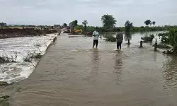 ఉధృతంగా ప్రవహిస్తున్న చౌటపల్లి వాగు.. నాలుగు గ్రామాలకు నిలిచిన రాకపోకలు! ఉధృతంగా ప్రవహిస్తున్న చౌటపల్లి వాగు.. నాలుగు గ్రామాలకు నిలిచిన రాకపోకలు!