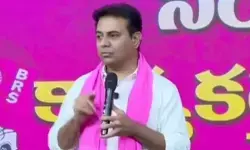 ఆ విషయంలో మీనాక్షికి రేవంత్కు మధ్య పంచాయితీ..కేటీఆర్ హాట్ కామెంట్స్ ఆ విషయంలో మీనాక్షికి రేవంత్కు మధ్య పంచాయితీ..కేటీఆర్ హాట్ కామెంట్స్