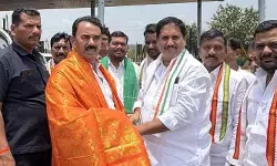 జిల్లా ఇంచార్జ్ మంత్రి జూపల్లికి స్వాగతం పలికిన కాంగ్రెస్ నాయకులు జిల్లా ఇంచార్జ్ మంత్రి జూపల్లికి స్వాగతం పలికిన కాంగ్రెస్ నాయకులు