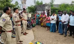 కార్డన్ అండ్ సెర్చ్ ఆపరేషన్.. ముగ్గురి పై కేసులు నమోదు కార్డన్ అండ్ సెర్చ్ ఆపరేషన్.. ముగ్గురి పై కేసులు నమోదు