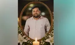 కూతురి బర్త్ డే వేడుకలు.. విద్యుత్ షాక్తో తండ్రి మృతి కూతురి బర్త్ డే వేడుకలు.. విద్యుత్ షాక్తో తండ్రి మృతి