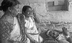 తిరుమలాయపాలెం సీహెచ్సీలో వైద్యుల నిర్లక్ష్యం.. తిరుమలాయపాలెం సీహెచ్సీలో వైద్యుల నిర్లక్ష్యం..