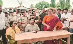 అధికారులు జాయింట్ సర్వే నిర్వహించి సమస్యను పరిష్కరించాలి: ఎమ్మెల్యే కోవలక్ష్మి అధికారులు జాయింట్ సర్వే నిర్వహించి సమస్యను పరిష్కరించాలి: ఎమ్మెల్యే కోవలక్ష్మి