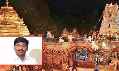 శ్రీశైలం ఆలయ ఆదాయానికి వైసీపీ ఎమ్మెల్యే గండి.. నోటీసులు జారీ చేసిన కమిటీ